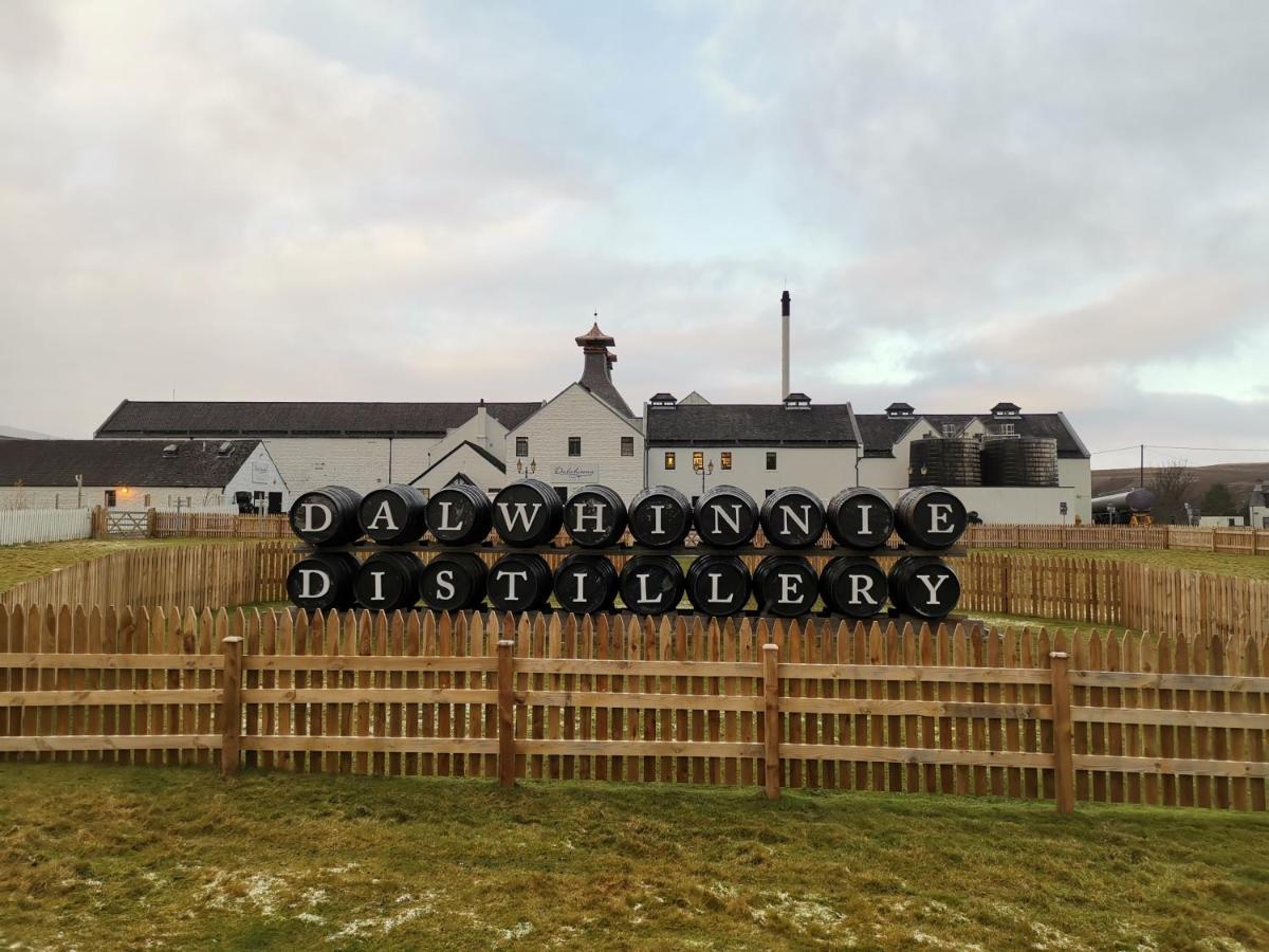 Dalwhinnie Old School Hostel エクステリア 写真